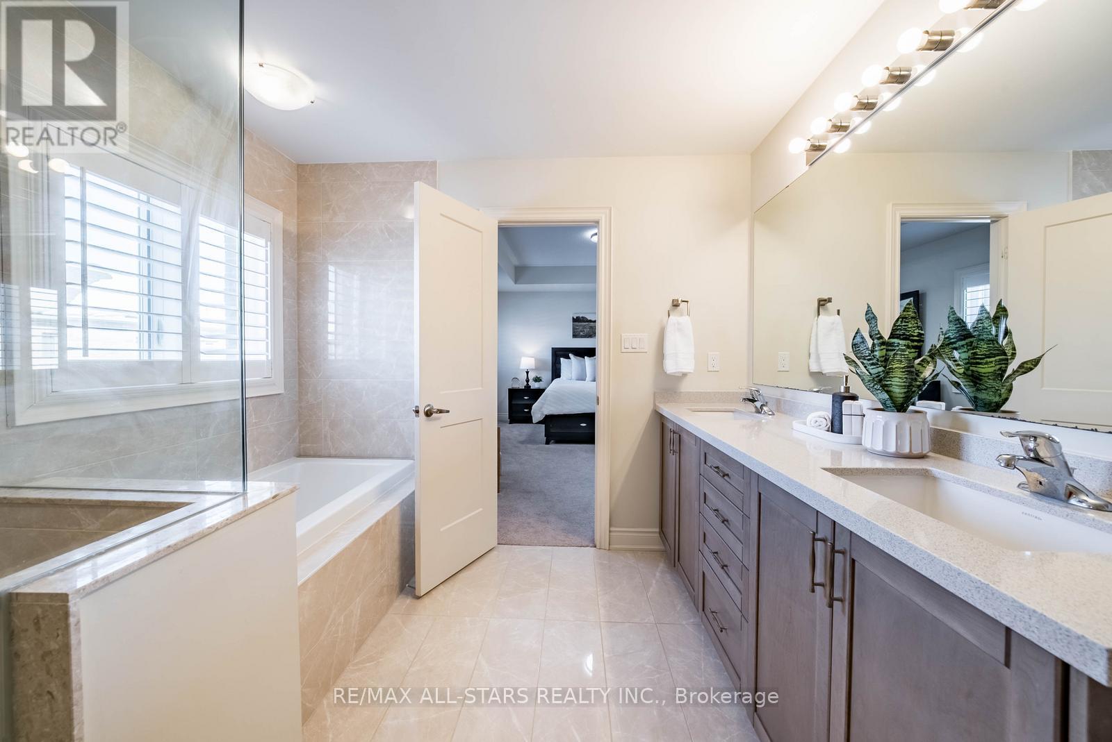 170 Fallharvest Way, Whitchurch-Stouffville, Ontario  L4A 5A2 - Photo 29 - N12969978