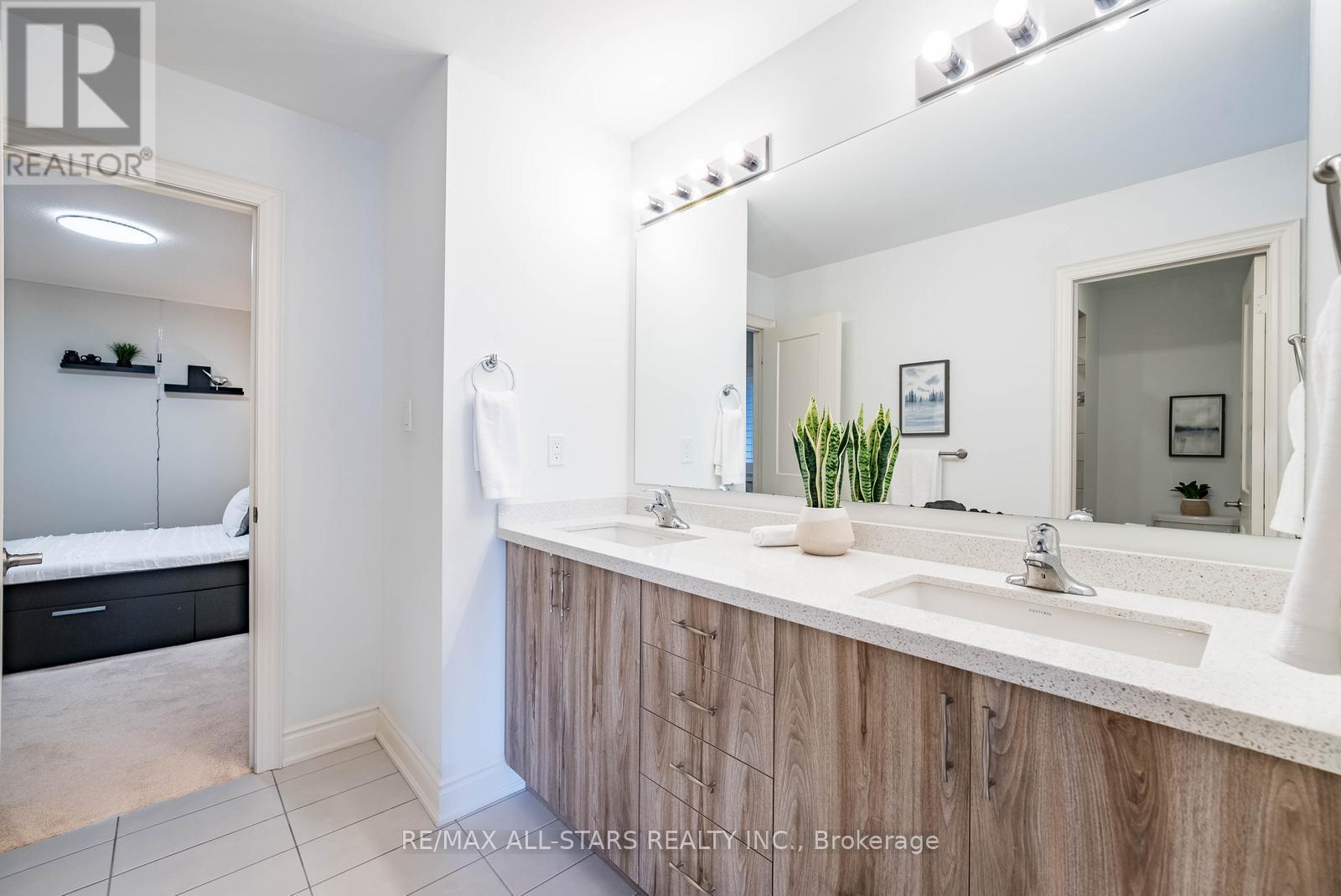 170 Fallharvest Way, Whitchurch-Stouffville, Ontario  L4A 5A2 - Photo 32 - N12969978