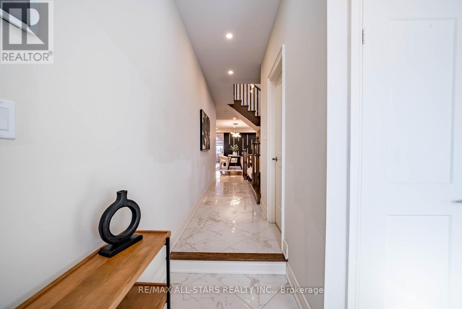 170 Fallharvest Way, Whitchurch-Stouffville, Ontario  L4A 5A2 - Photo 5 - N12969978