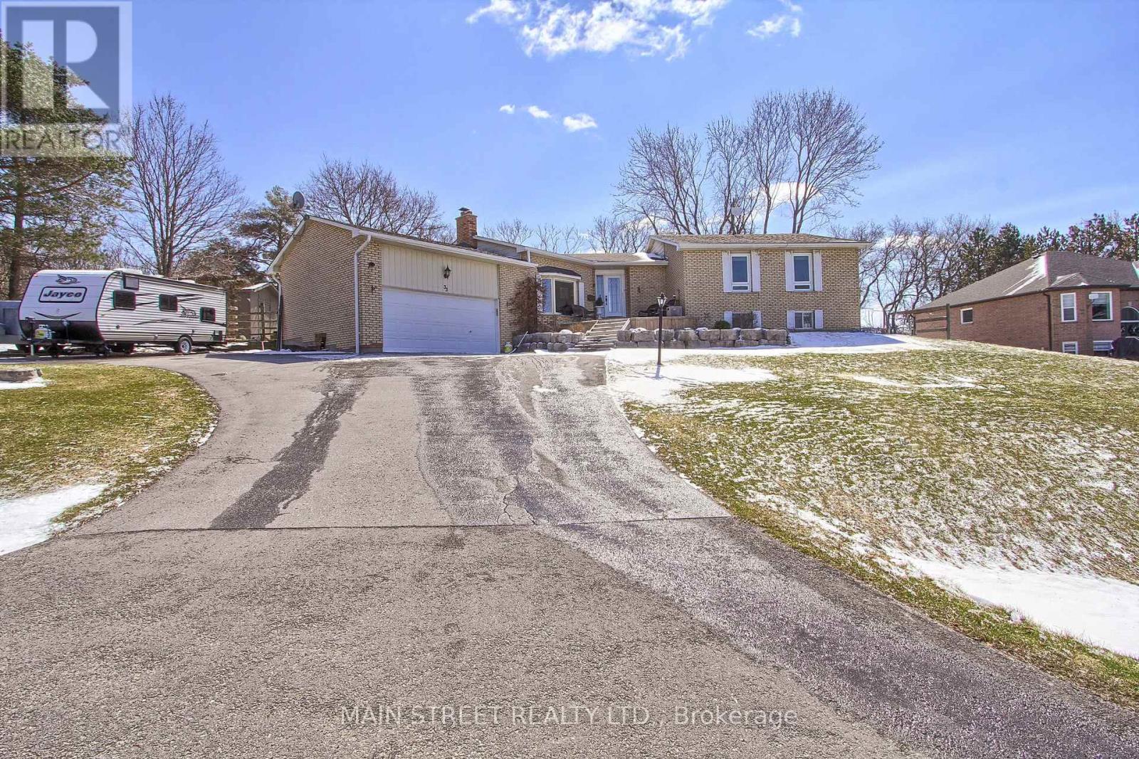 33 Avonlea Road E, Uxbridge, Ontario  L0C 1C0 - Photo 3 - N12970004