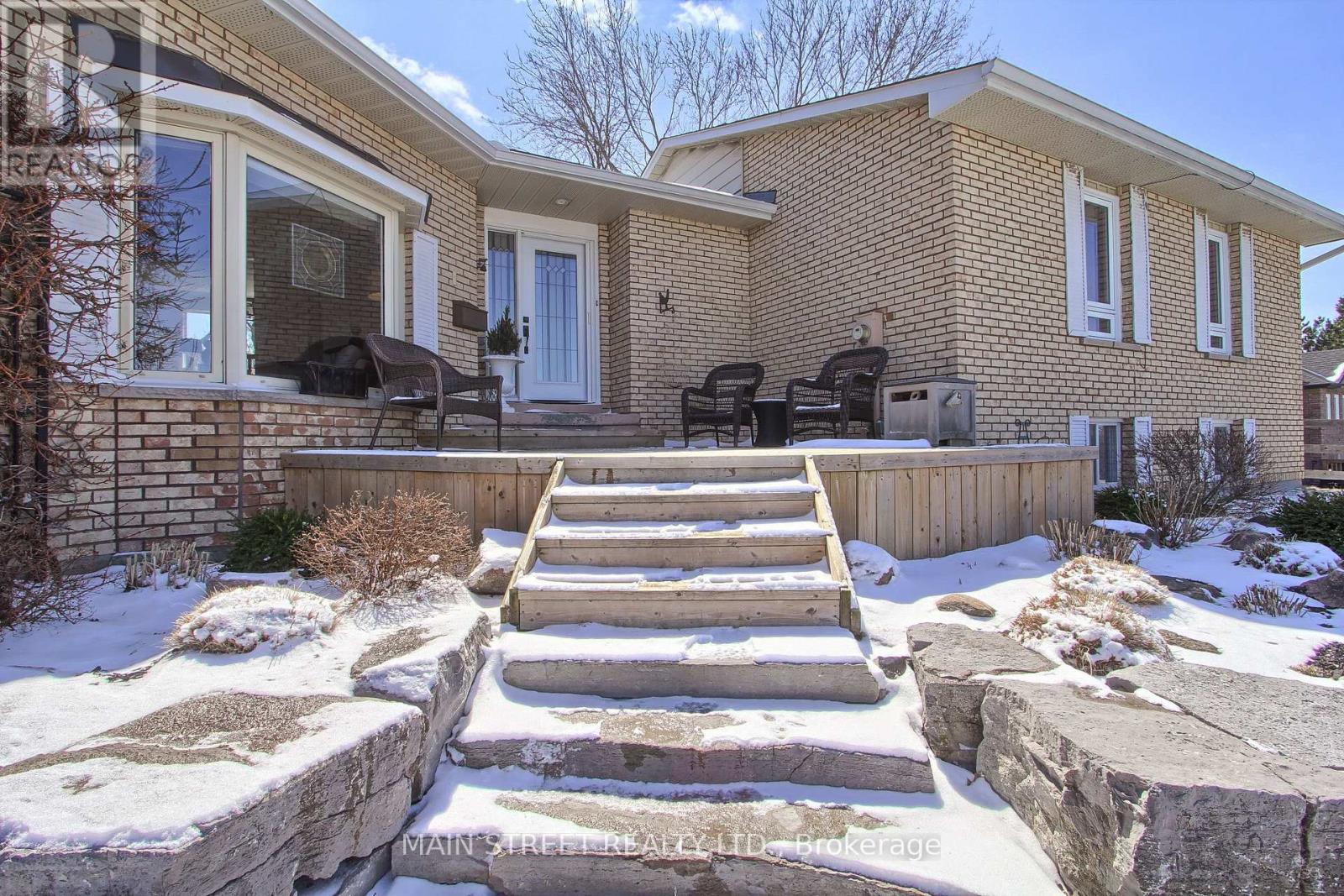 33 Avonlea Road E, Uxbridge, Ontario  L0C 1C0 - Photo 4 - N12970004