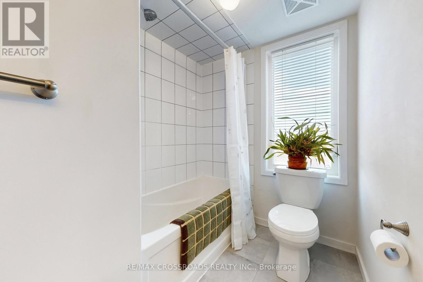 10 - 100 Alex Gardner Circle, Aurora (Aurora Village), Ontario  L4G 3G5 - Photo 30 - N12970032