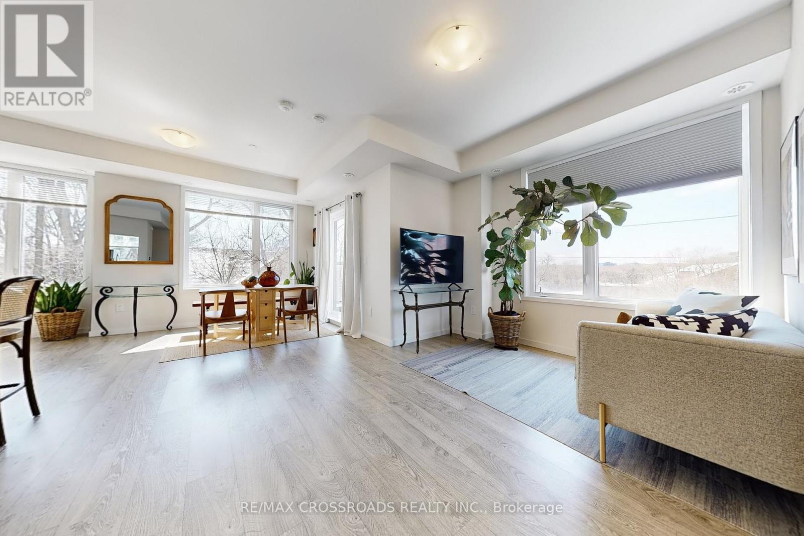 10 - 100 Alex Gardner Circle, Aurora (Aurora Village), Ontario  L4G 3G5 - Photo 4 - N12970032