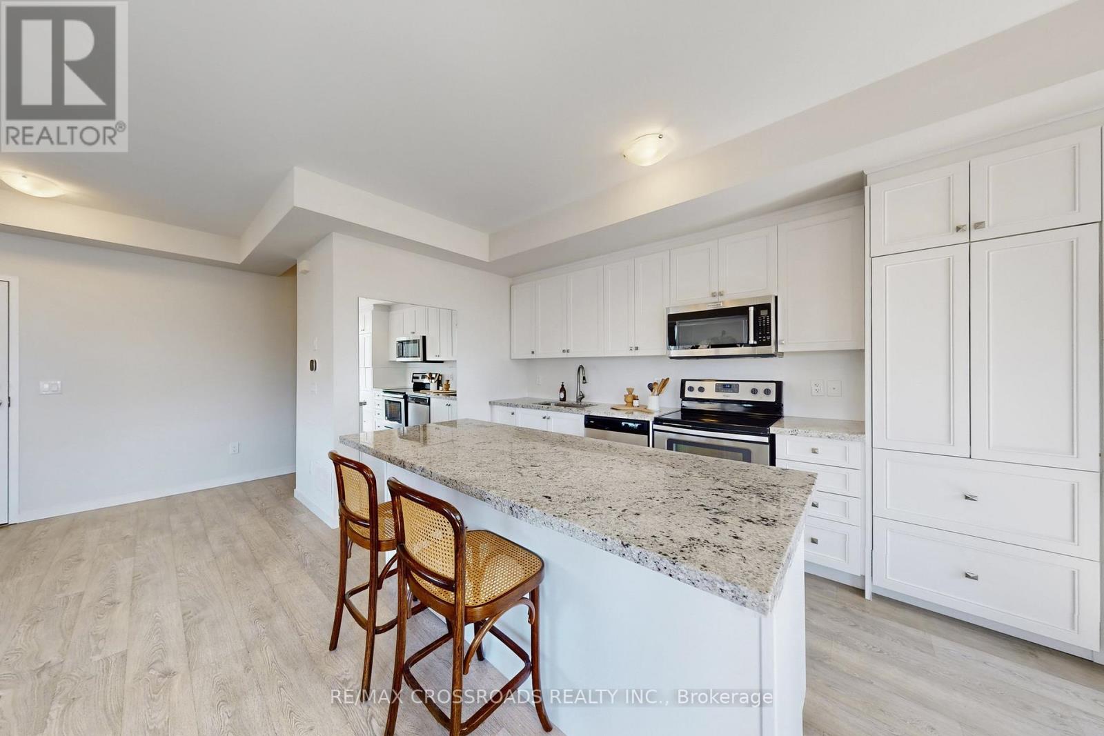 10 - 100 Alex Gardner Circle, Aurora (Aurora Village), Ontario  L4G 3G5 - Photo 7 - N12970032