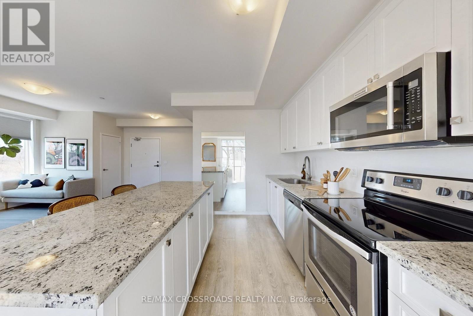 10 - 100 Alex Gardner Circle, Aurora (Aurora Village), Ontario  L4G 3G5 - Photo 8 - N12970032