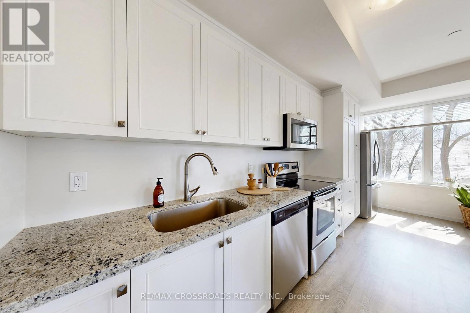 10 - 100 Alex Gardner Circle, Aurora (Aurora Village), Ontario  L4G 3G5 - Photo 9 - N12970032