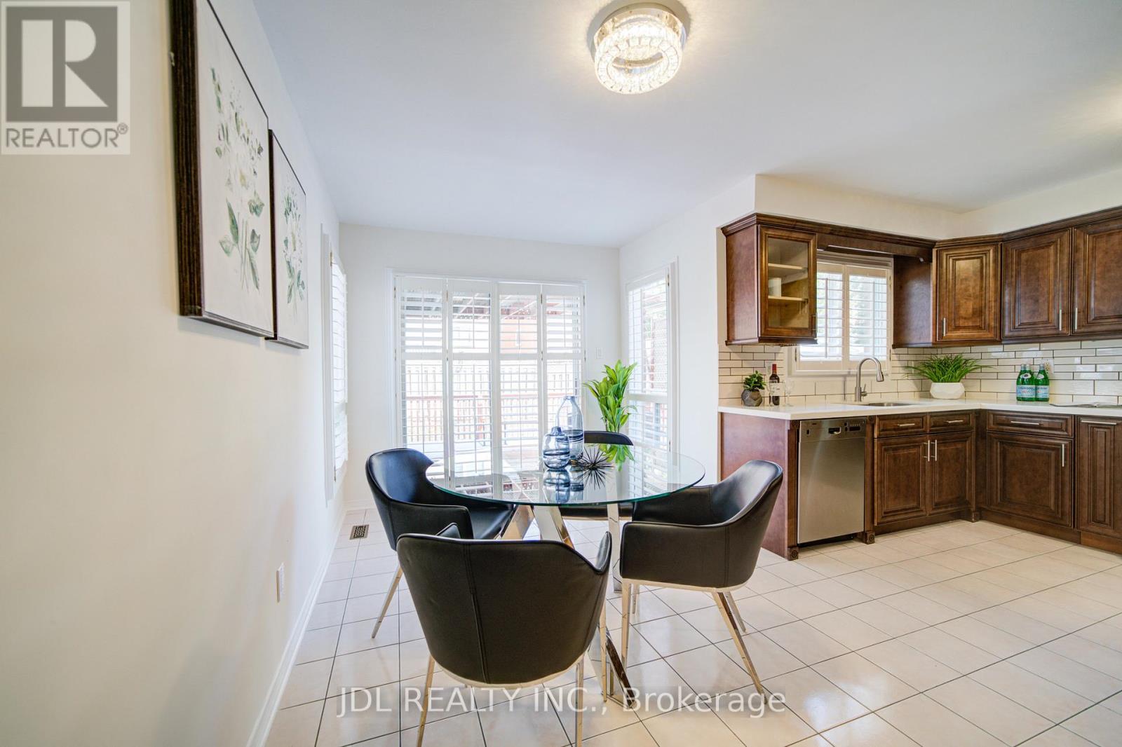 50 Summitcrest Drive, Richmond Hill, Ontario  L4S 1A7 - Photo 13 - N12970124