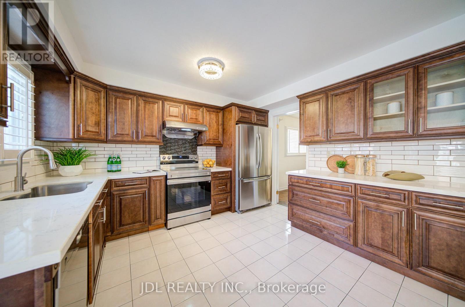 50 Summitcrest Drive, Richmond Hill, Ontario  L4S 1A7 - Photo 15 - N12970124