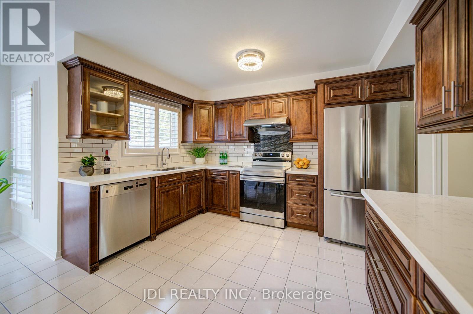 50 Summitcrest Drive, Richmond Hill, Ontario  L4S 1A7 - Photo 16 - N12970124