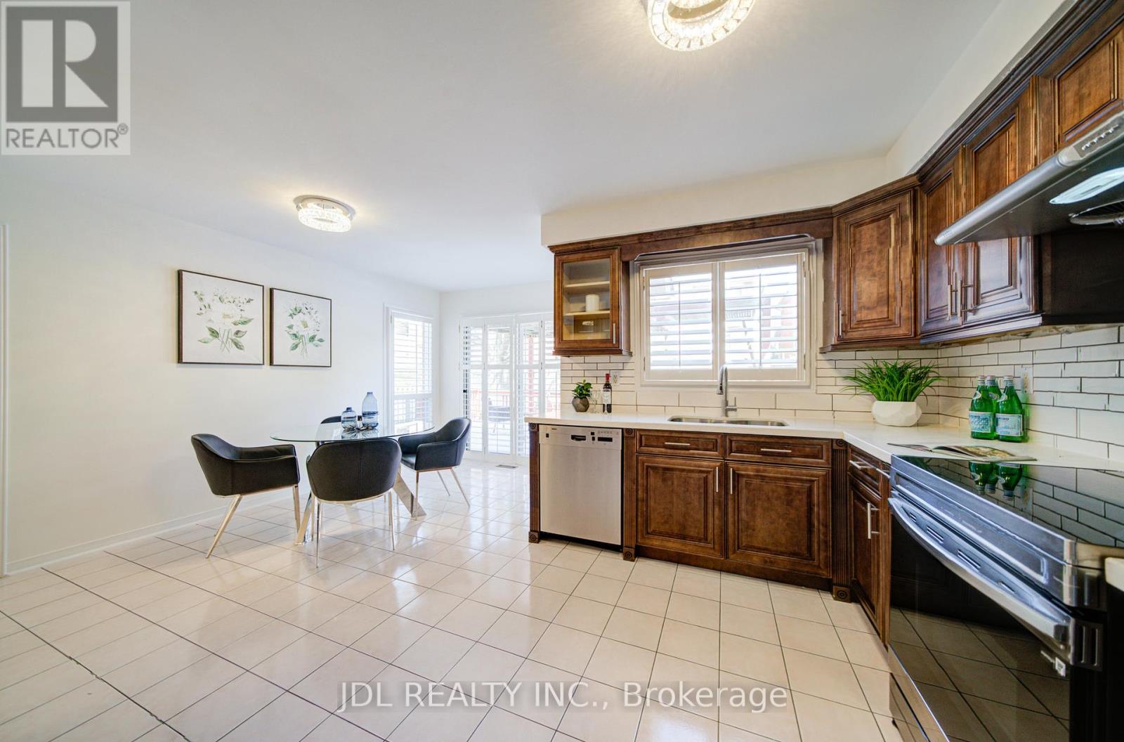 50 Summitcrest Drive, Richmond Hill, Ontario  L4S 1A7 - Photo 18 - N12970124