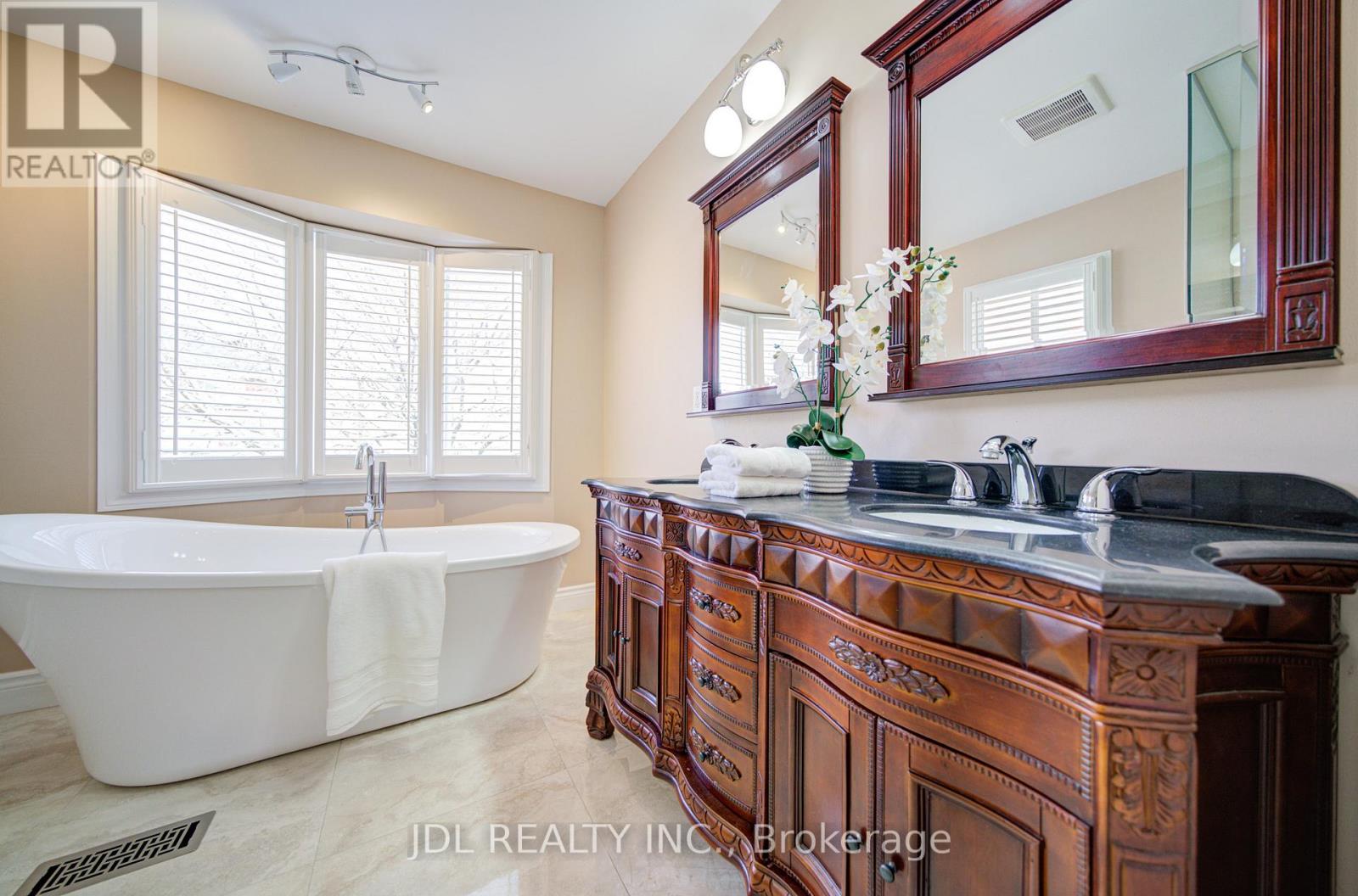 50 Summitcrest Drive, Richmond Hill, Ontario  L4S 1A7 - Photo 31 - N12970124