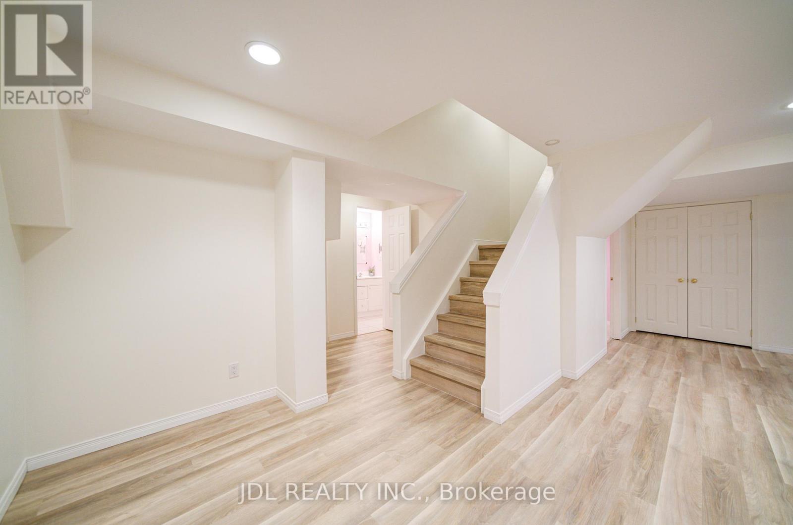 50 Summitcrest Drive, Richmond Hill, Ontario  L4S 1A7 - Photo 33 - N12970124