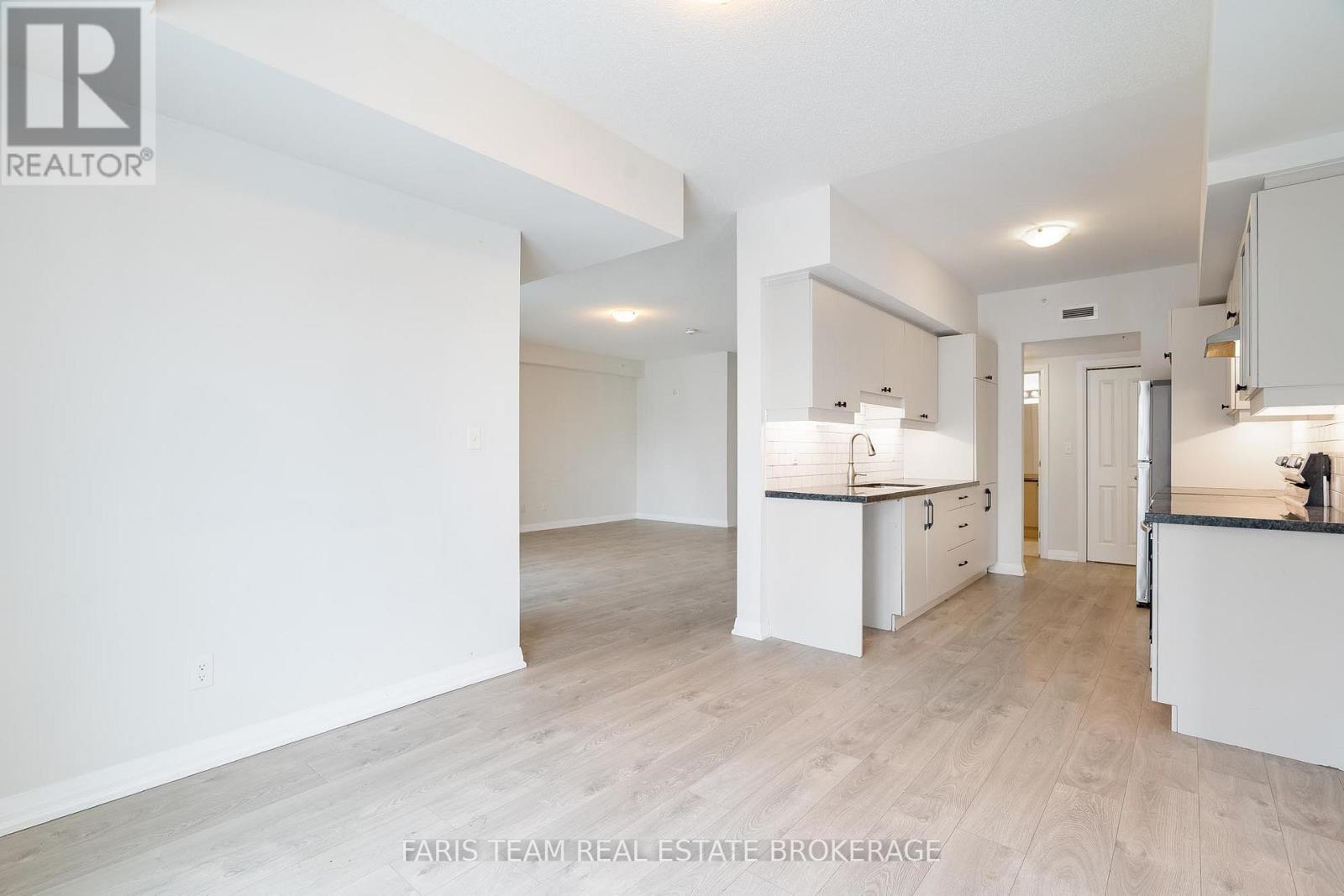 211 - 20 Koda Street, Barrie, Ontario  L9J 0J7 - Photo 15 - S12970182