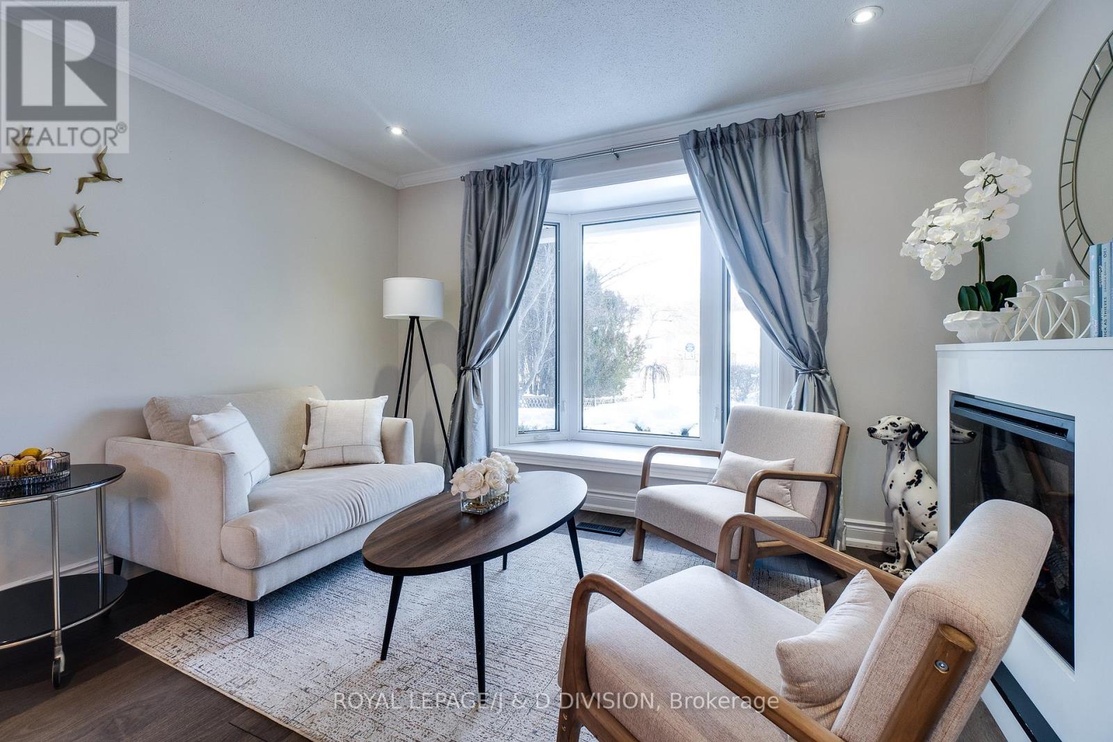 365 Lynn Place, Oakville, Ontario  L6H 2C5 - Photo 8 - W12892130