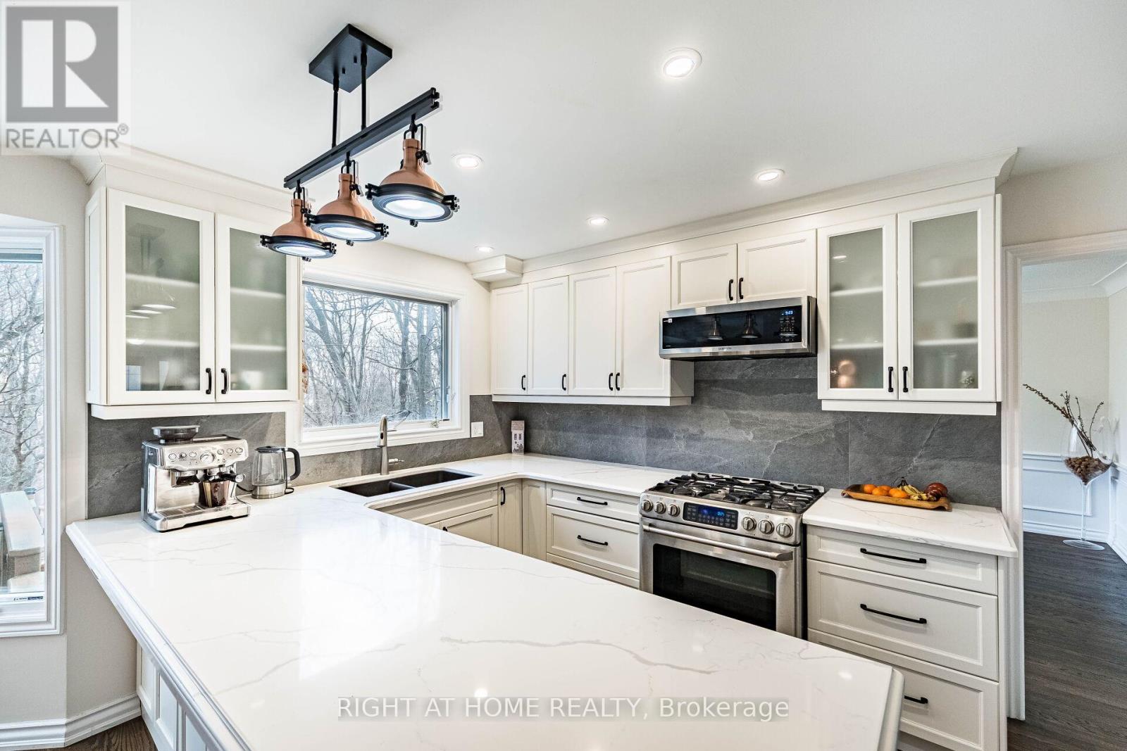 1941 Four Seasons Drive, Burlington, Ontario  L7P 2Y3 - Photo 19 - W12969594