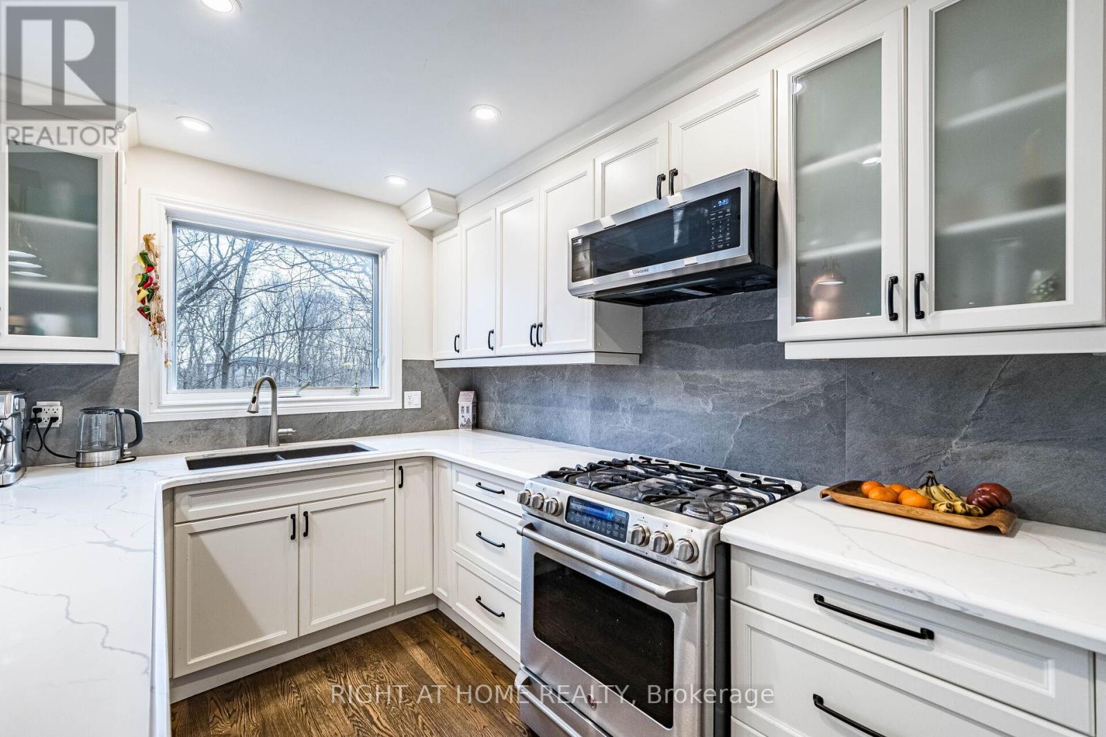 1941 Four Seasons Drive, Burlington, Ontario  L7P 2Y3 - Photo 21 - W12969594