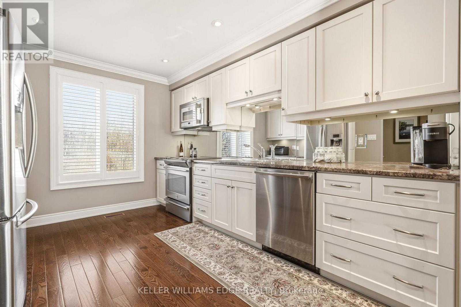 1528 Westminster Place, Burlington, Ontario  L7P 2B5 - Photo 5 - W12944660