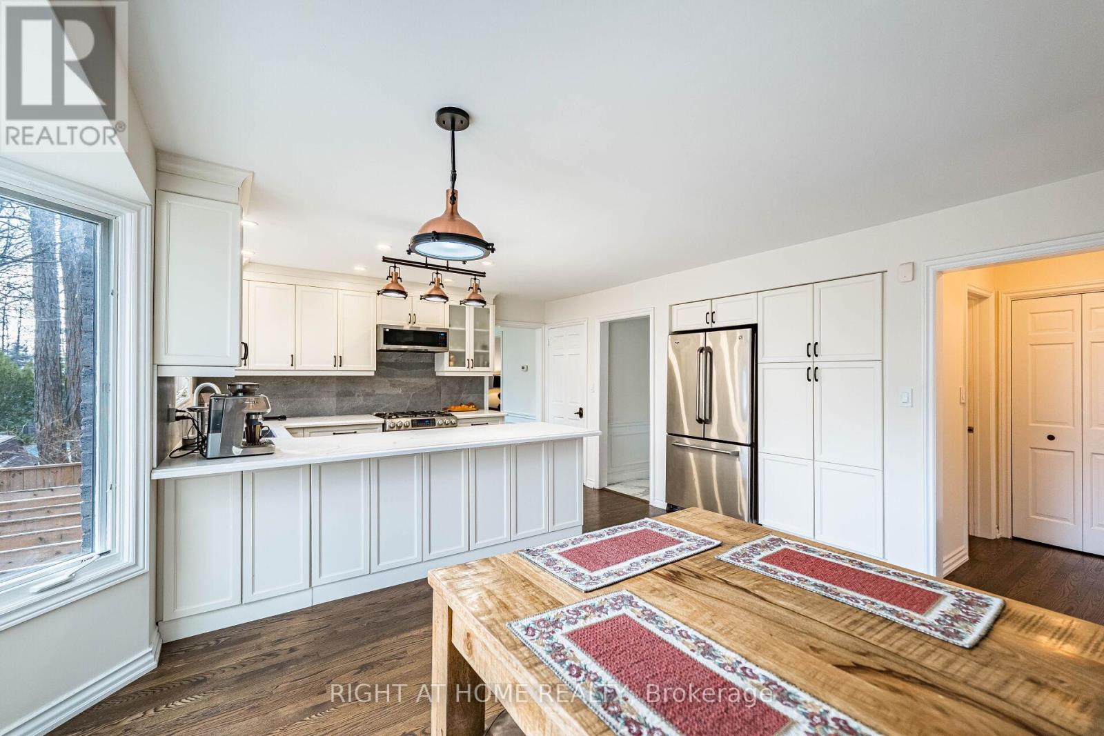 1941 Four Seasons Drive, Burlington, Ontario  L7P 2Y3 - Photo 16 - W12969594