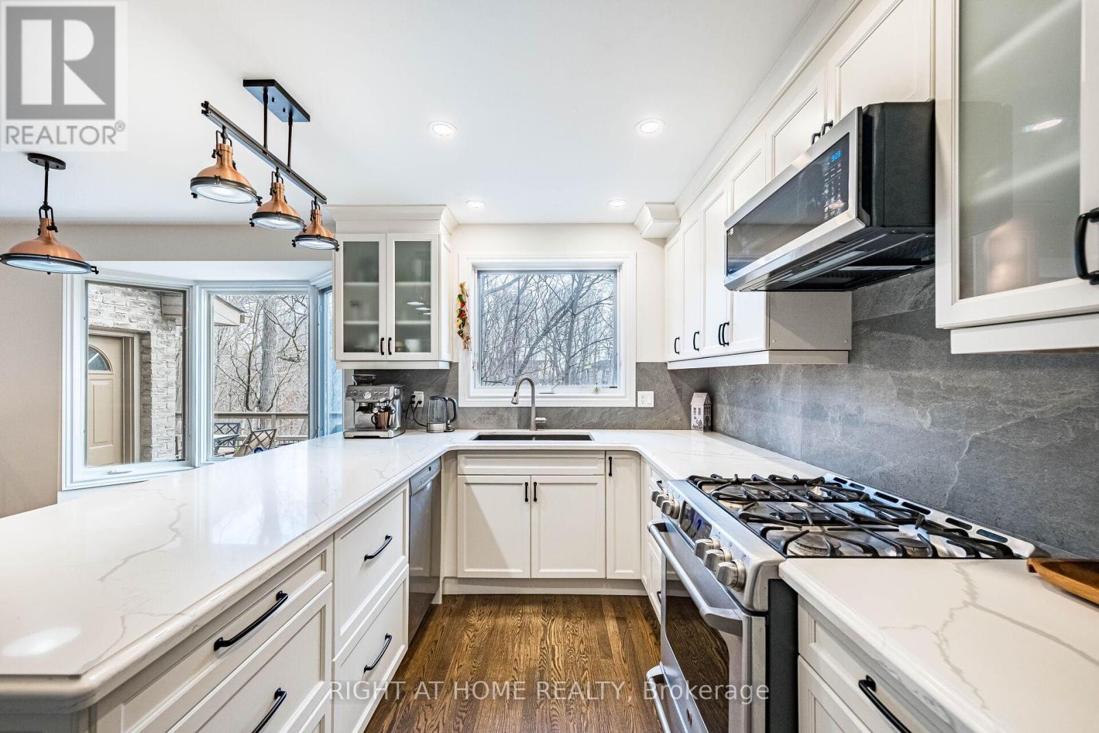 1941 Four Seasons Drive, Burlington, Ontario  L7P 2Y3 - Photo 20 - W12969594