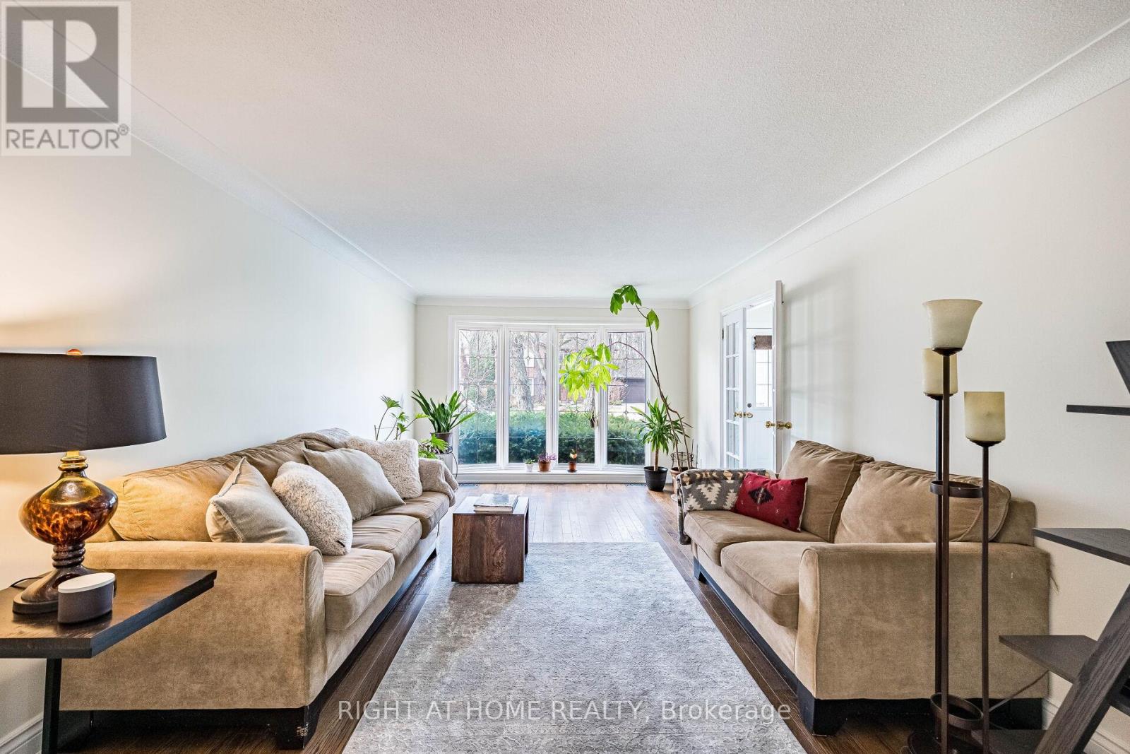 1941 Four Seasons Drive, Burlington, Ontario  L7P 2Y3 - Photo 8 - W12969594