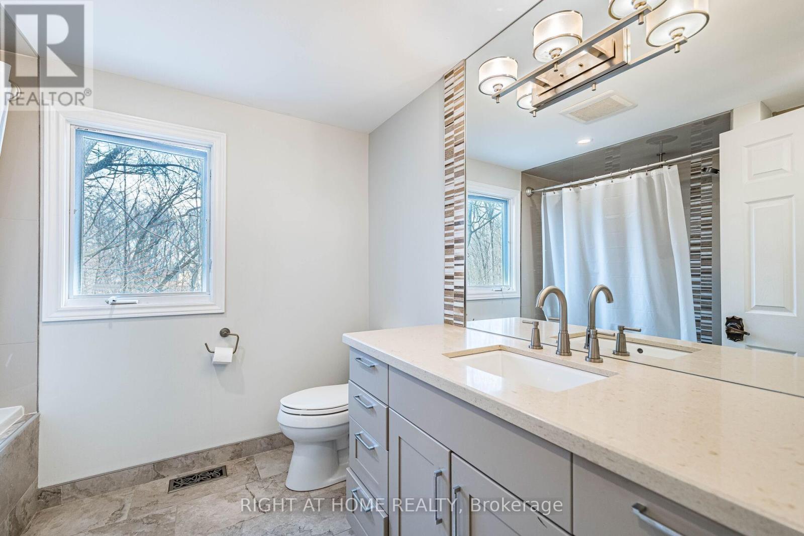 1941 Four Seasons Drive, Burlington, Ontario  L7P 2Y3 - Photo 35 - W12969594