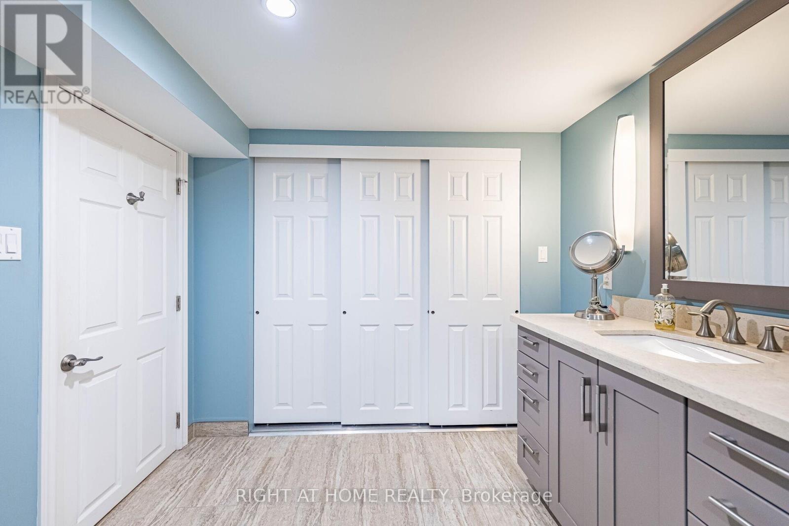 1941 Four Seasons Drive, Burlington, Ontario  L7P 2Y3 - Photo 44 - W12969594