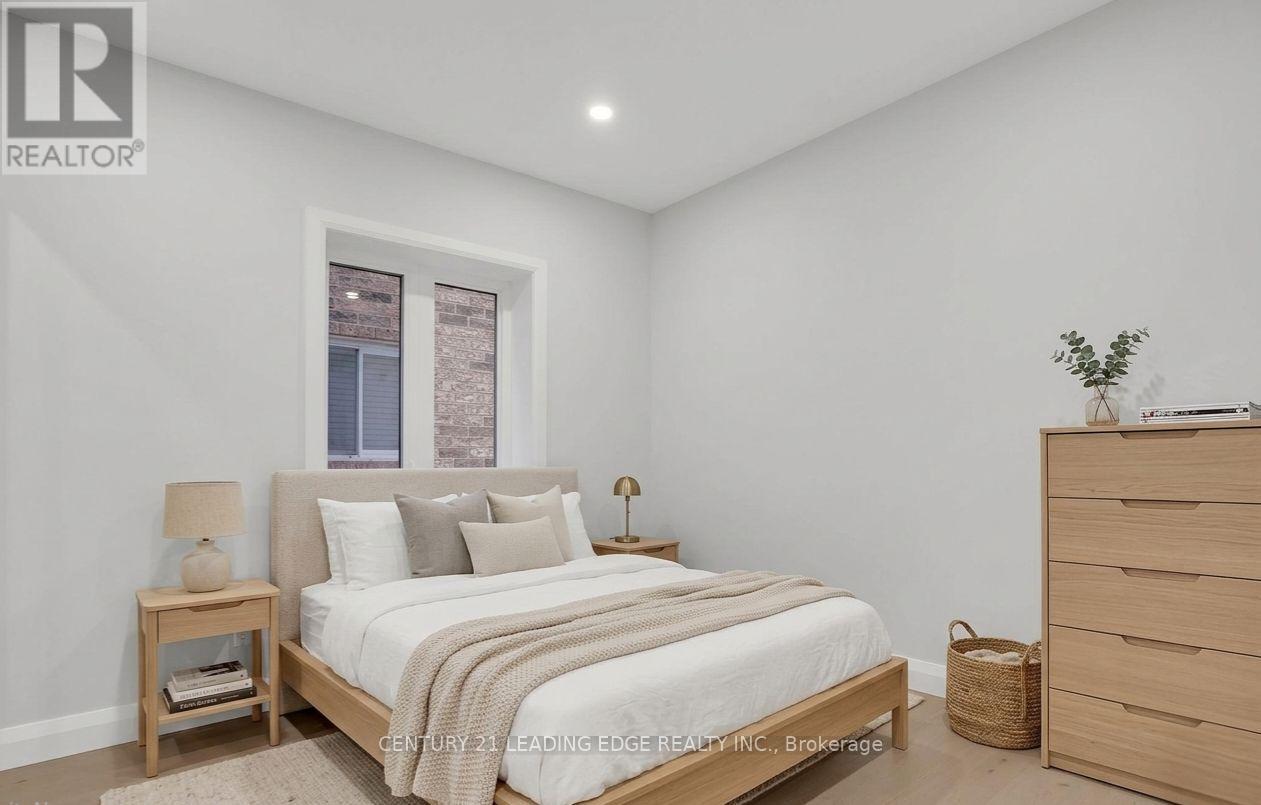 Main Fl - 346 Lauder Avenue, Toronto (Oakwood Village), Ontario  M6E 3H8 - Photo 7 - C12962484