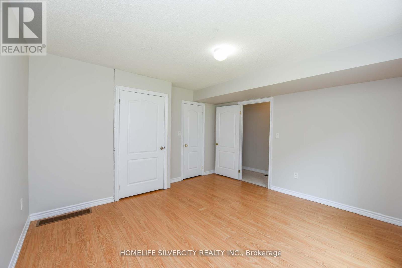 7 Miami Grove, Brampton, Ontario  L6Z 0H7 - Photo 4 - W12969958