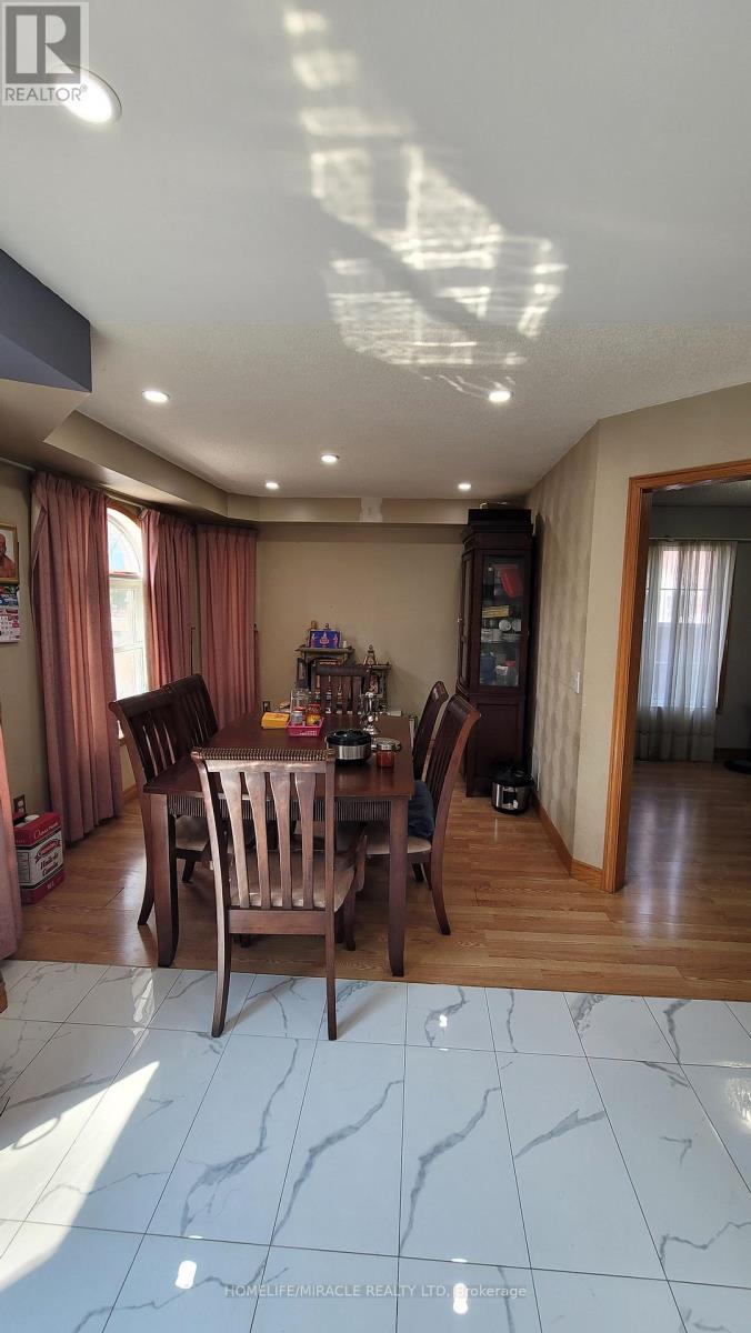 144 Sandyshores Drive W, Brampton, Ontario  L6R 2M3 - Photo 11 - W12969970