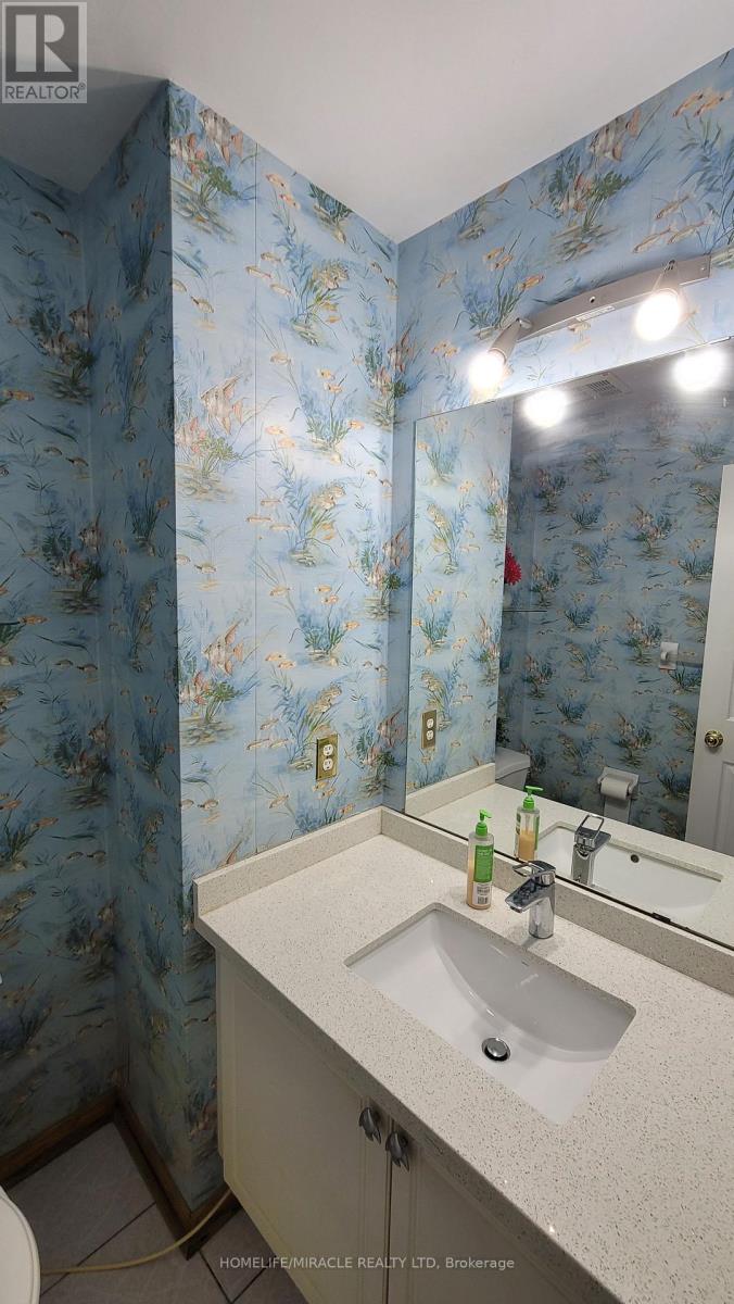 144 Sandyshores Drive W, Brampton, Ontario  L6R 2M3 - Photo 12 - W12969970