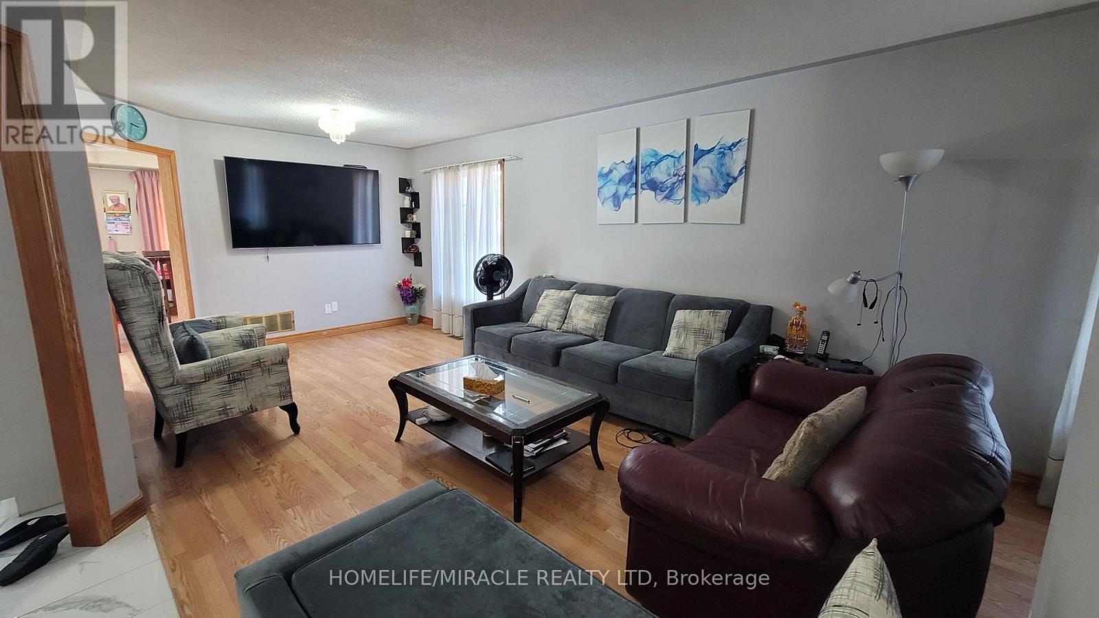 144 Sandyshores Drive W, Brampton, Ontario  L6R 2M3 - Photo 3 - W12969970