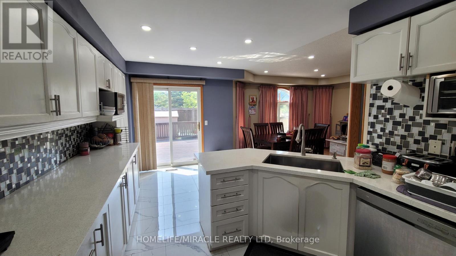 144 Sandyshores Drive W, Brampton, Ontario  L6R 2M3 - Photo 7 - W12969970