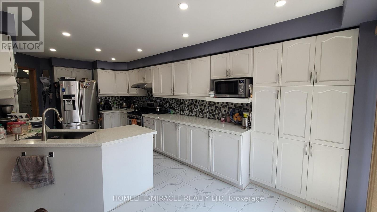 144 Sandyshores Drive W, Brampton, Ontario  L6R 2M3 - Photo 8 - W12969970