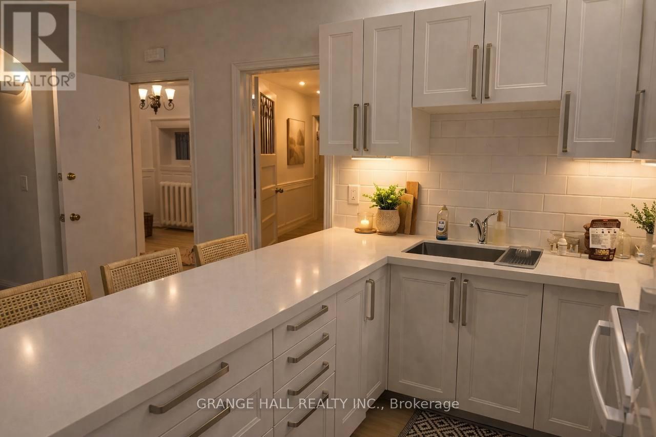 189 Parkside Drive, Toronto, Ontario  M6R 2Z1 - Photo 14 - W12970002