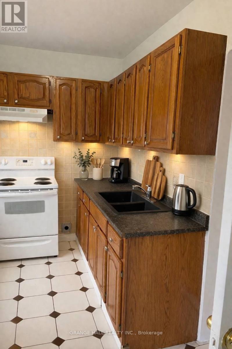 189 Parkside Drive, Toronto, Ontario  M6R 2Z1 - Photo 15 - W12970002