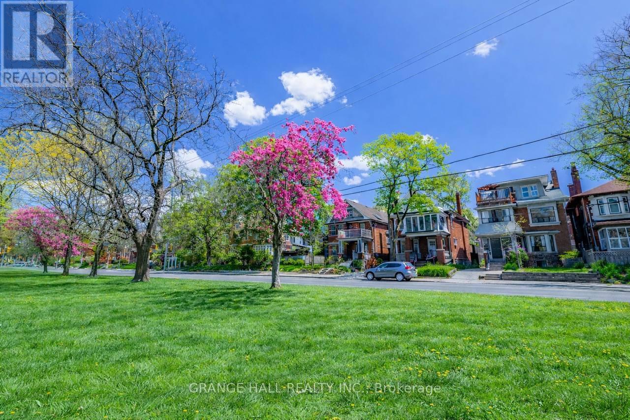 189 Parkside Drive, Toronto, Ontario  M6R 2Z1 - Photo 25 - W12970002