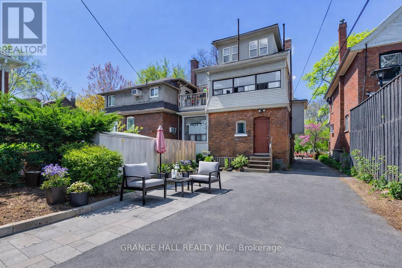 189 Parkside Drive, Toronto, Ontario  M6R 2Z1 - Photo 5 - W12970002