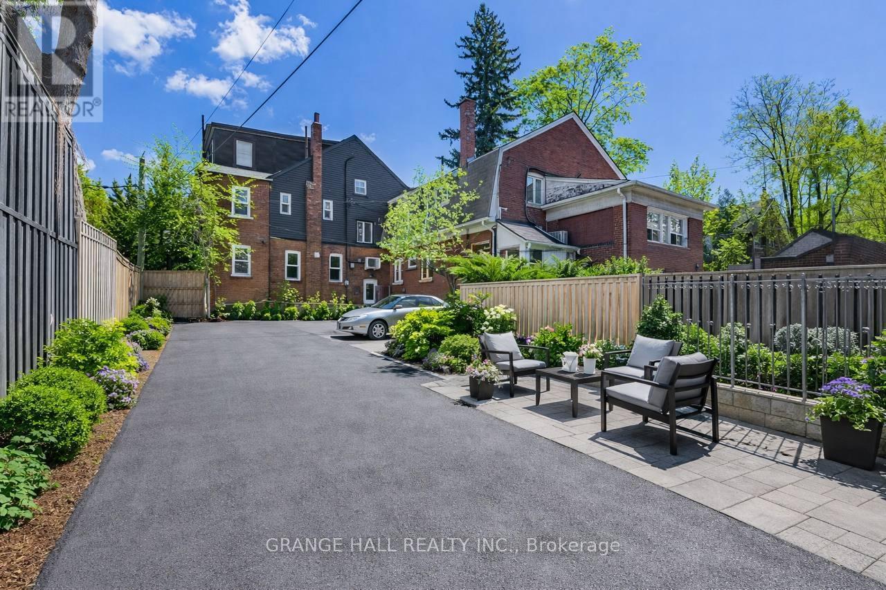 189 Parkside Drive, Toronto, Ontario  M6R 2Z1 - Photo 6 - W12970002