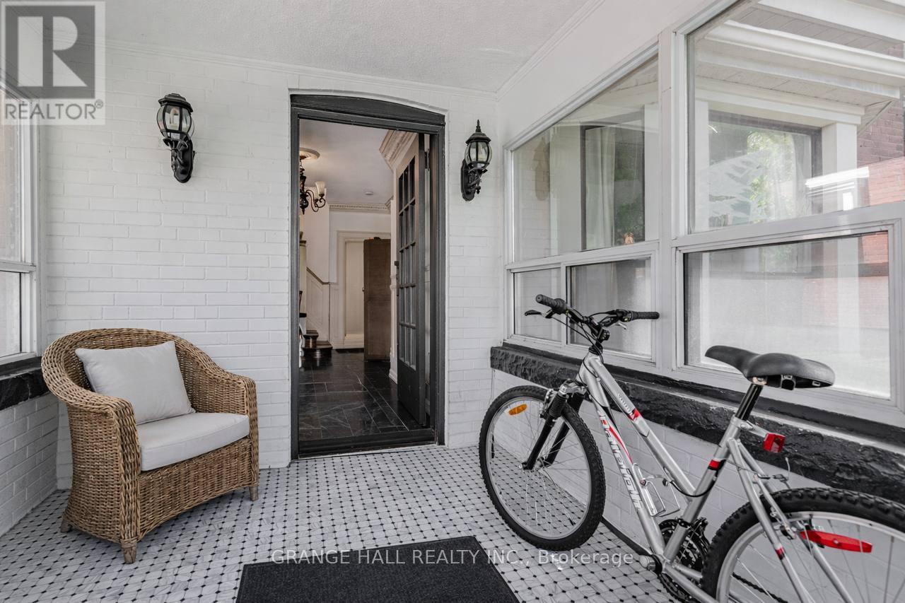 189 Parkside Drive, Toronto, Ontario  M6R 2Z1 - Photo 7 - W12970002