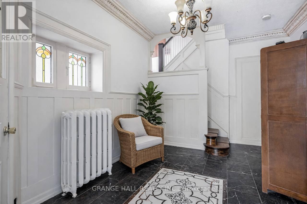 189 Parkside Drive, Toronto, Ontario  M6R 2Z1 - Photo 8 - W12970002