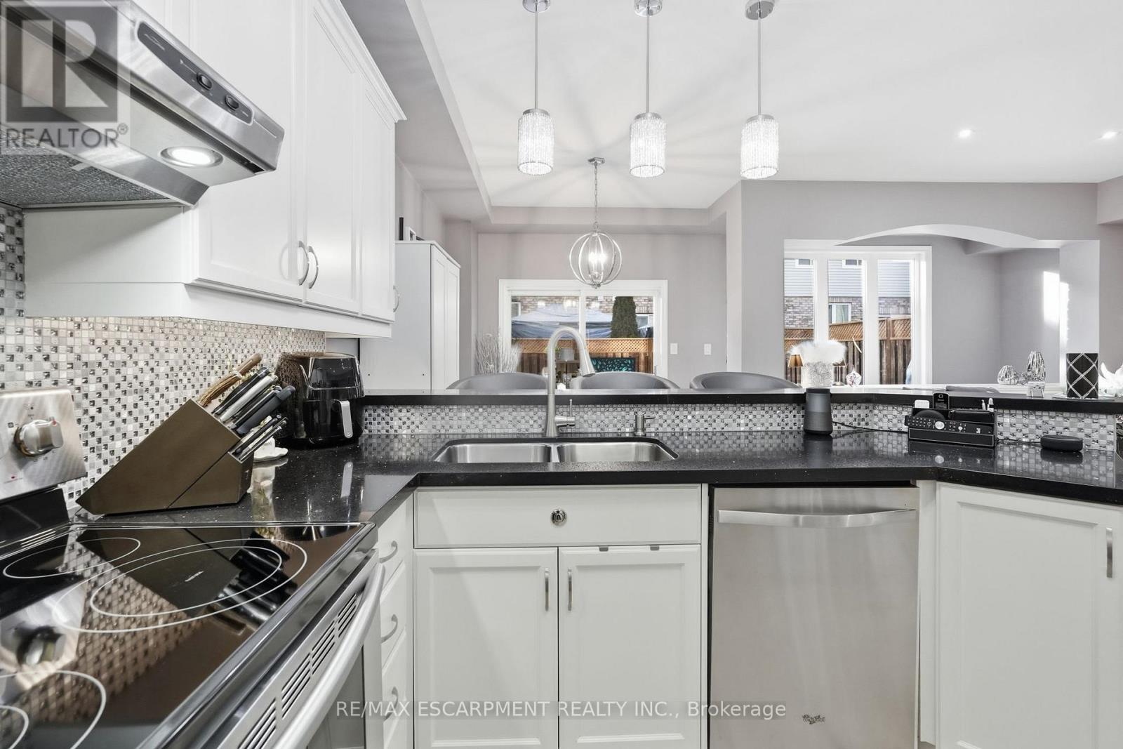 5317 Applegarth Drive, Burlington, Ontario  L7L 7E3 - Photo 17 - W12970038