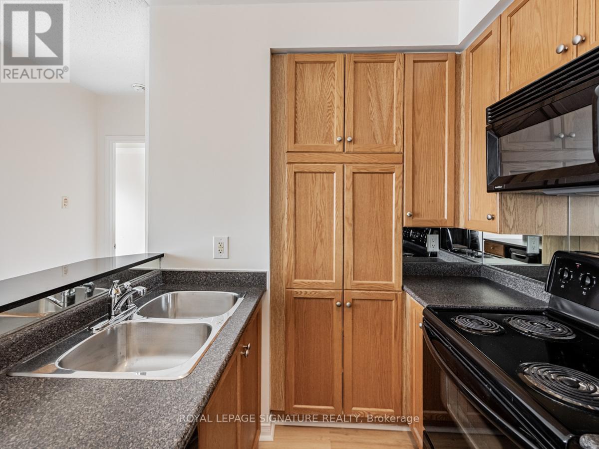 316 - 2495 Dundas Street W, Toronto, Ontario  M6P 1X4 - Photo 11 - W12970050