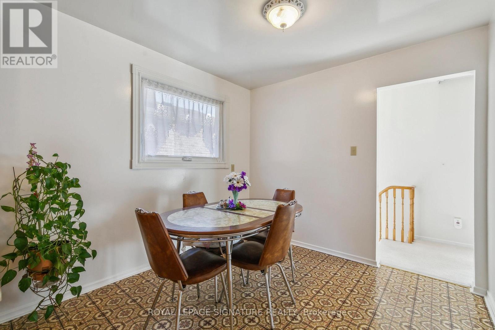 1613 Lewes Way, Mississauga, Ontario  L4W 3H5 - Photo 14 - W12970082