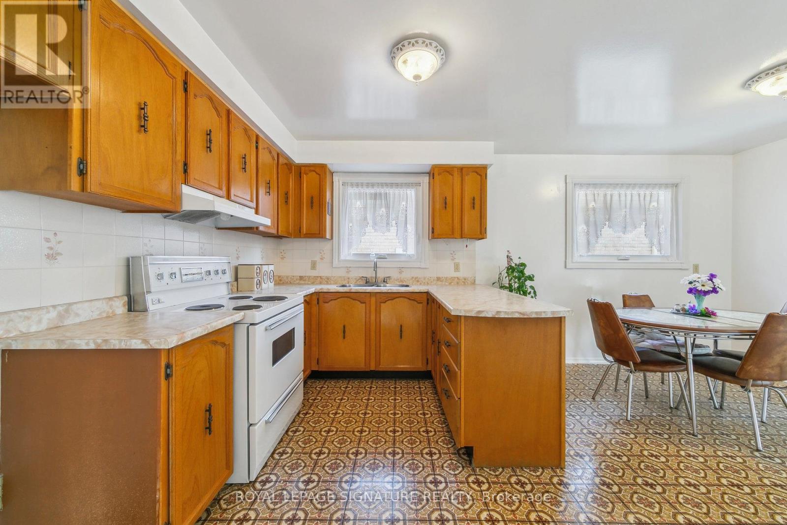 1613 Lewes Way, Mississauga, Ontario  L4W 3H5 - Photo 15 - W12970082