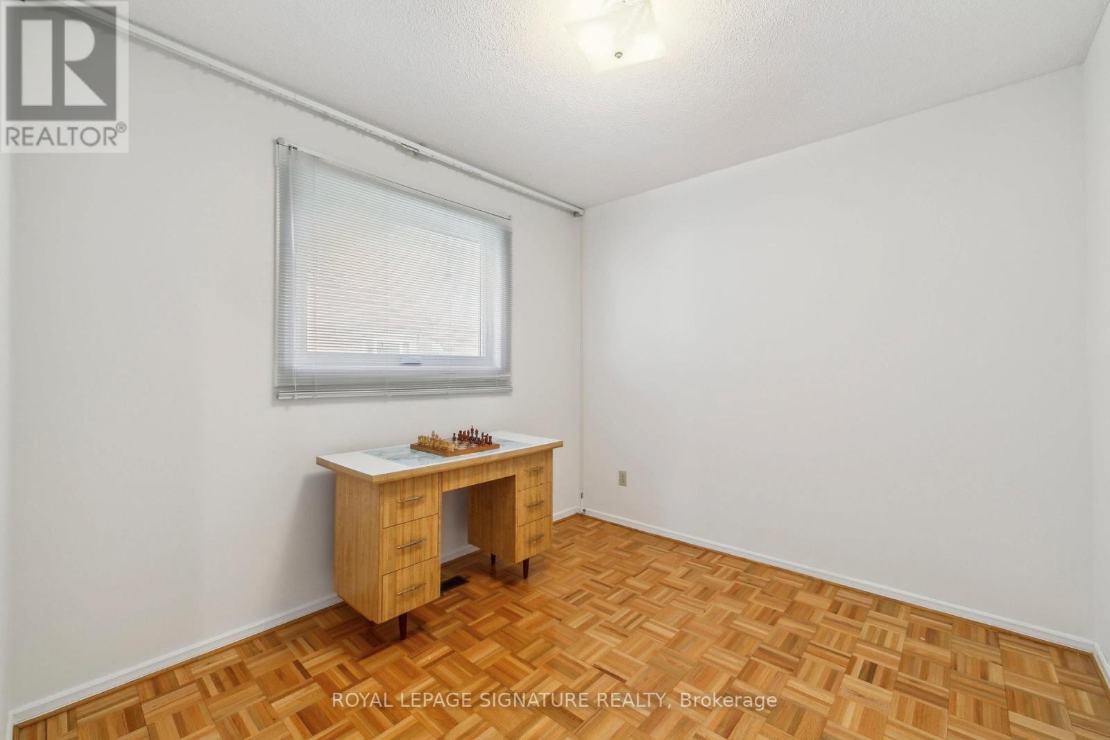 1613 Lewes Way, Mississauga, Ontario  L4W 3H5 - Photo 21 - W12970082