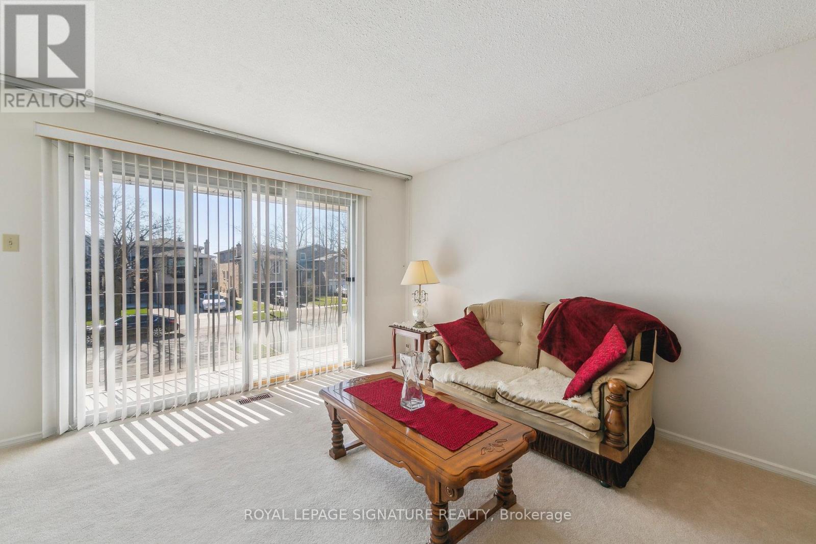 1613 Lewes Way, Mississauga, Ontario  L4W 3H5 - Photo 7 - W12970082