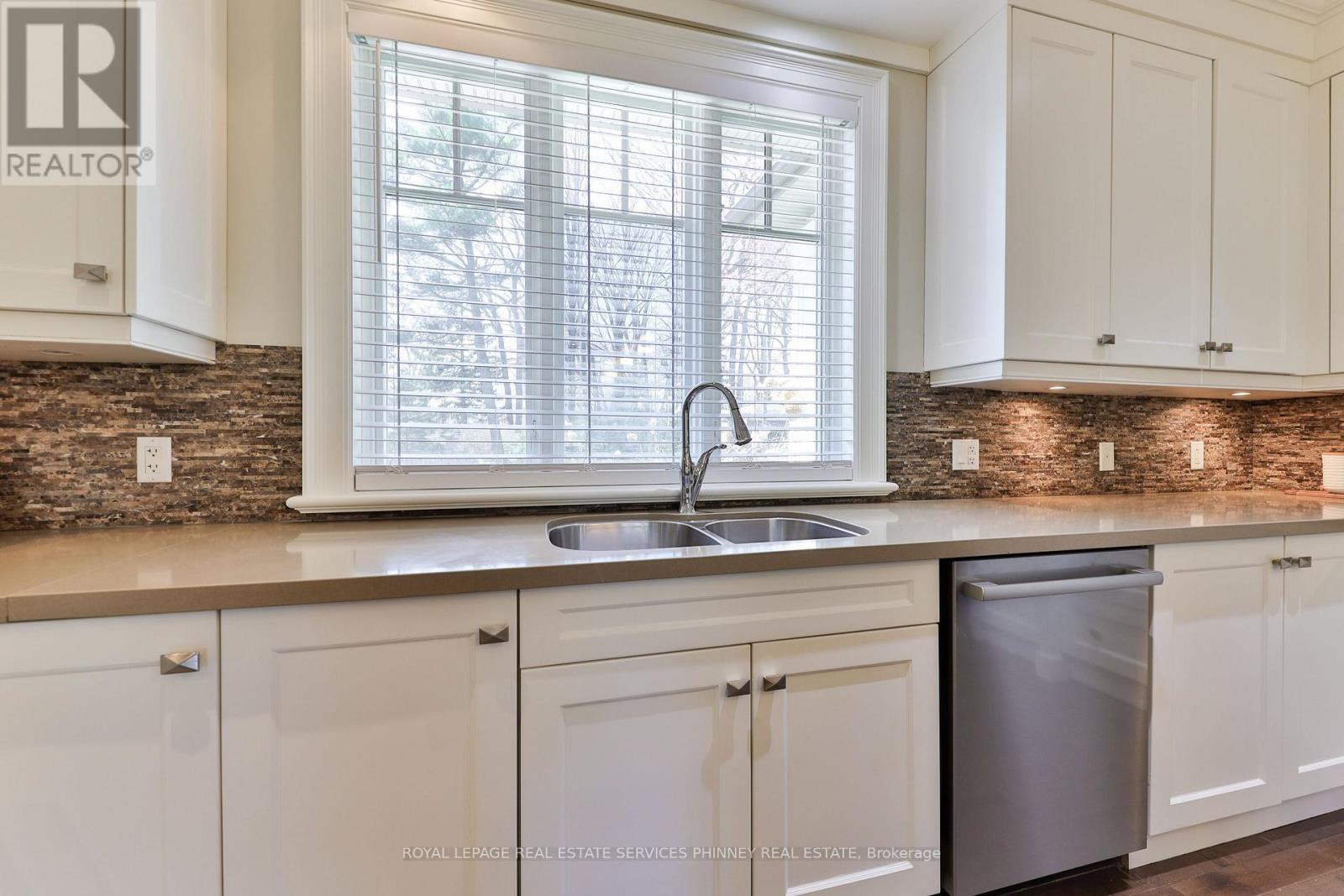 80 Oakes Drive, Mississauga, Ontario  L5G 3M1 - Photo 10 - W12970090