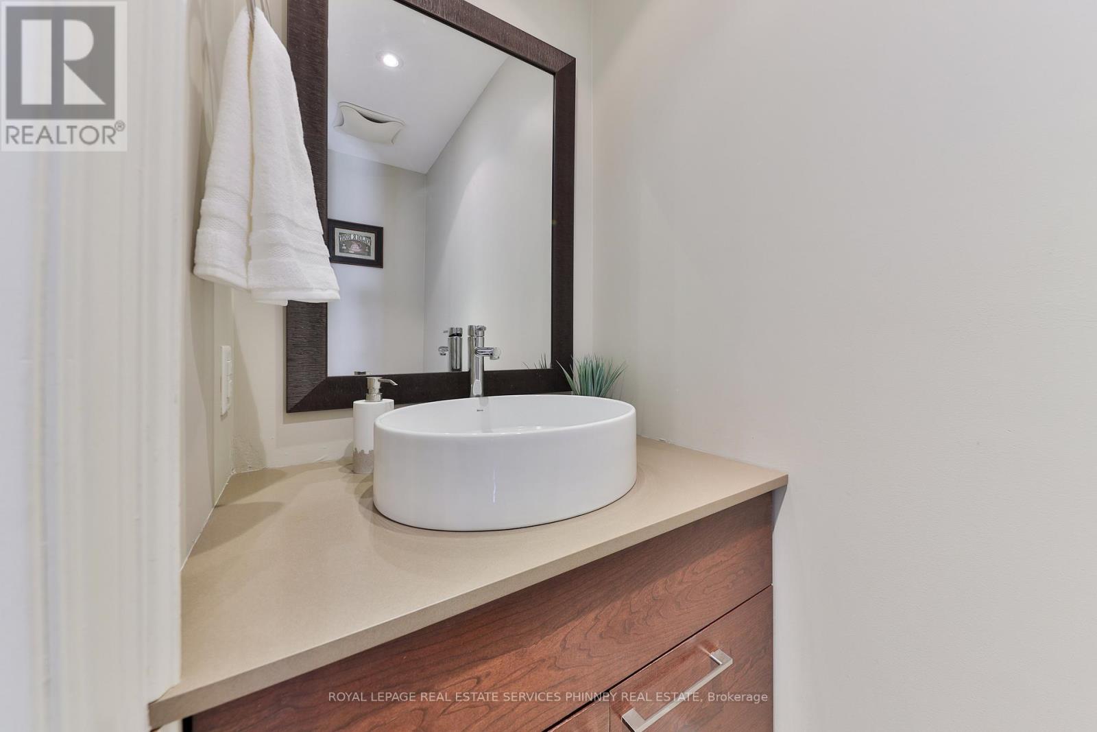 80 Oakes Drive, Mississauga, Ontario  L5G 3M1 - Photo 18 - W12970090