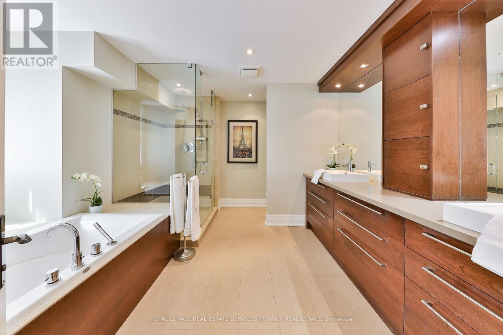 80 Oakes Drive, Mississauga, Ontario  L5G 3M1 - Photo 23 - W12970090