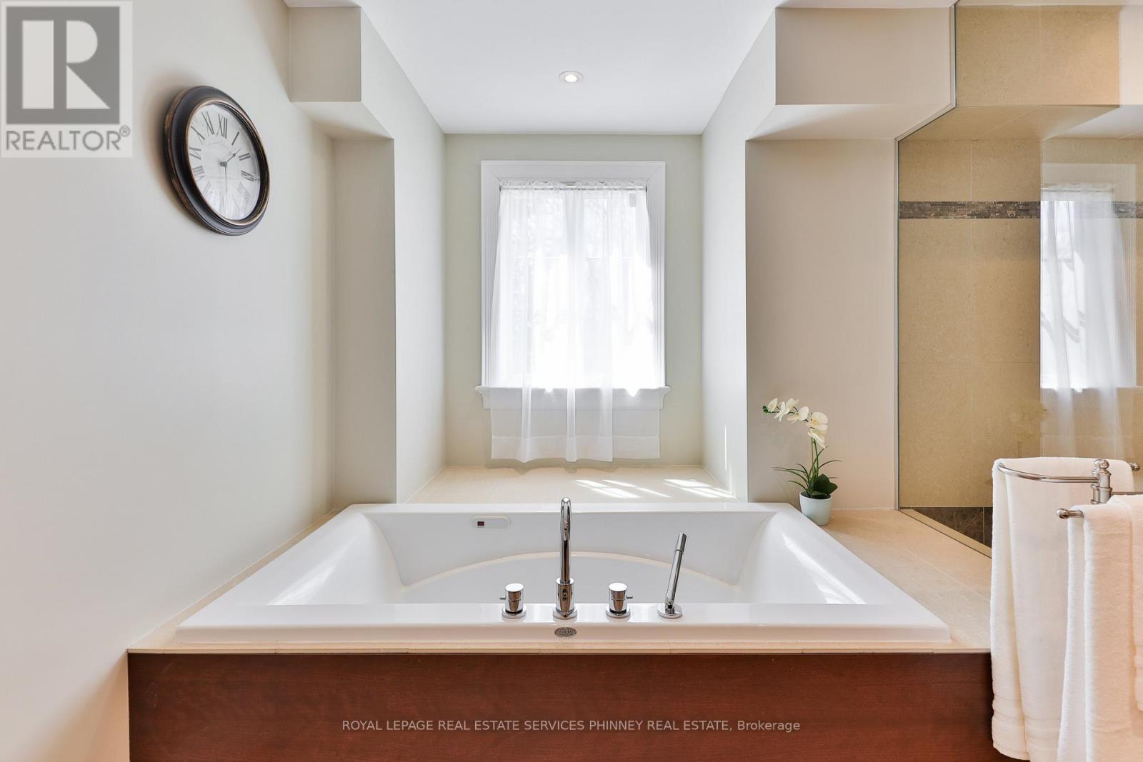 80 Oakes Drive, Mississauga, Ontario  L5G 3M1 - Photo 26 - W12970090